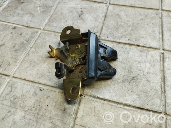 Toyota Avensis T220 Tailgate/trunk/boot lock/catch/latch 