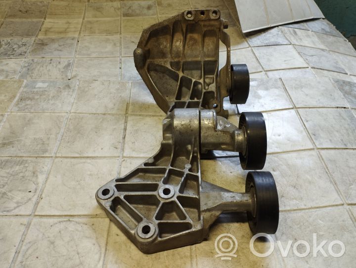 Mercedes-Benz Vaneo W414 Generator/alternator bracket 950180