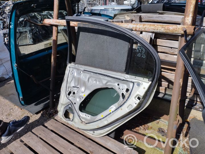 Toyota Avensis T220 Rear door 