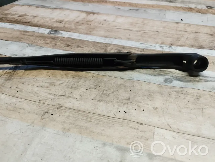 Hyundai Elantra Front wiper blade arm 