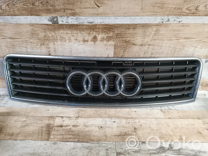 Audi A6 S6 C5 4B Grotelės priekinės 4B0853651