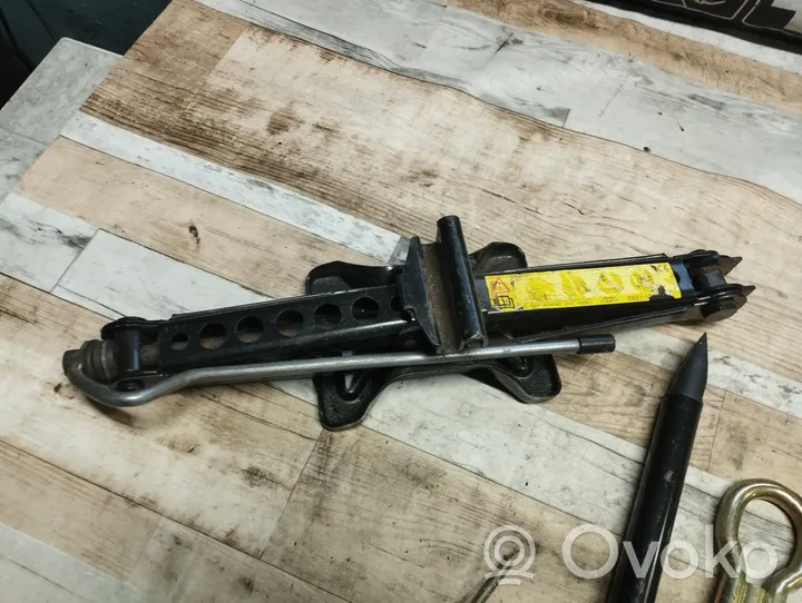 Ford C-MAX I Kit d’outils 