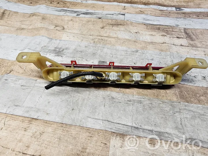 Toyota Corolla Verso AR10 Papildomas stop žibintas 815700F011