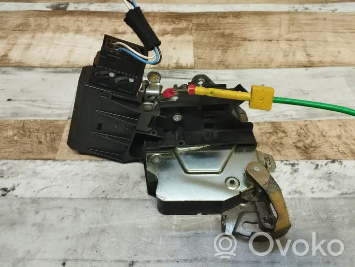 BMW 5 E39 Front door lock 67118352165