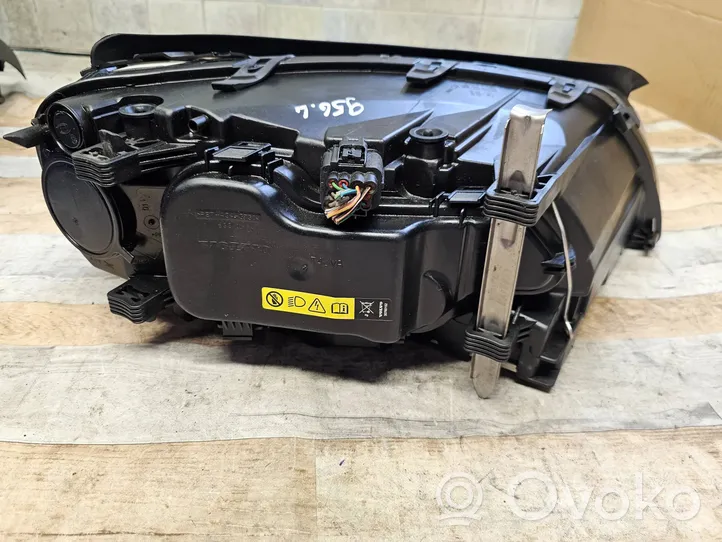 Volvo S80 Lampa przednia 31214347