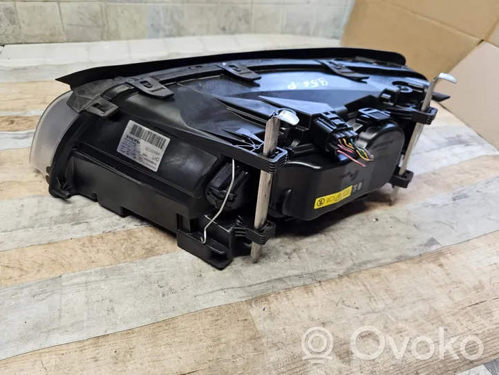 Volvo S80 Lampa przednia 31214348