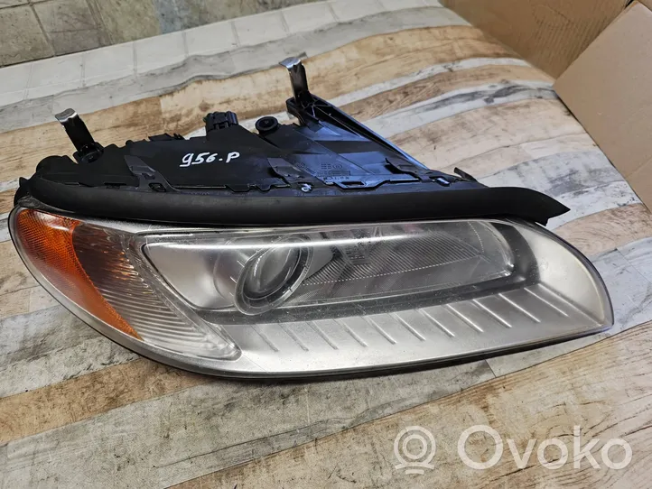 Volvo S80 Lampa przednia 31214348