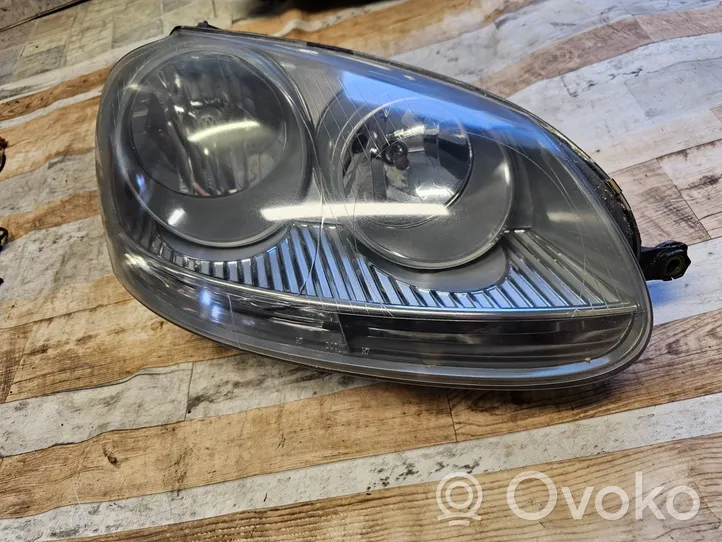 Volkswagen Golf V Lampa przednia A048760