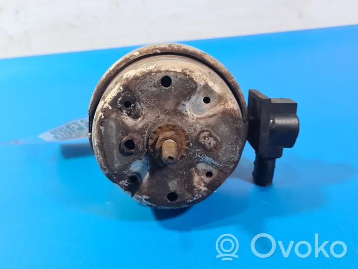 Volkswagen PASSAT B5.5 Valvola di depressione sul supporto motore 4b0199379e