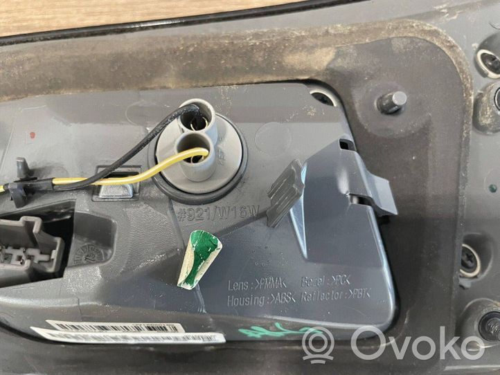 Jeep Cherokee Lampy tylnej klapy bagażnika 68102921AC