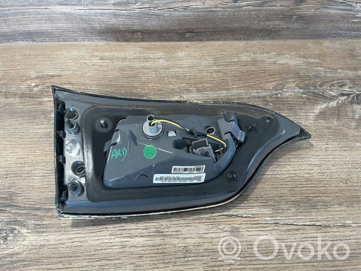 Jeep Cherokee Lampy tylnej klapy bagażnika 68102920AC