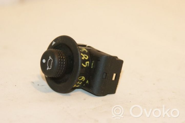 Ford Escort Wing mirror switch 4495427