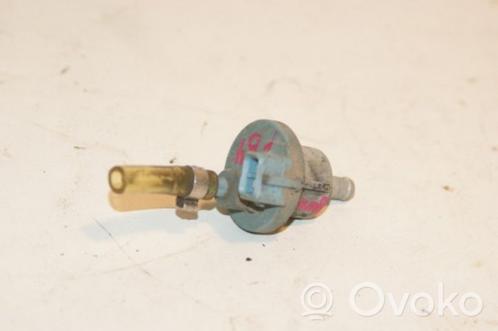 Volkswagen PASSAT B4 Soupape de ventilation, réservoir de carburant 050133517