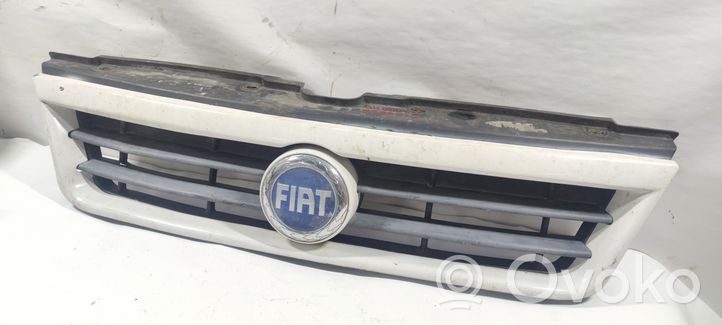 Fiat Ducato Etupuskurin ylempi jäähdytinsäleikkö 735324820