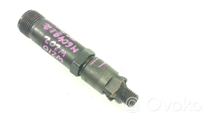 Mercedes-Benz E W210 Injecteur de carburant A0000101051