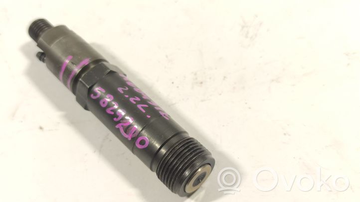 Mercedes-Benz E W210 Injecteur de carburant A0000101051