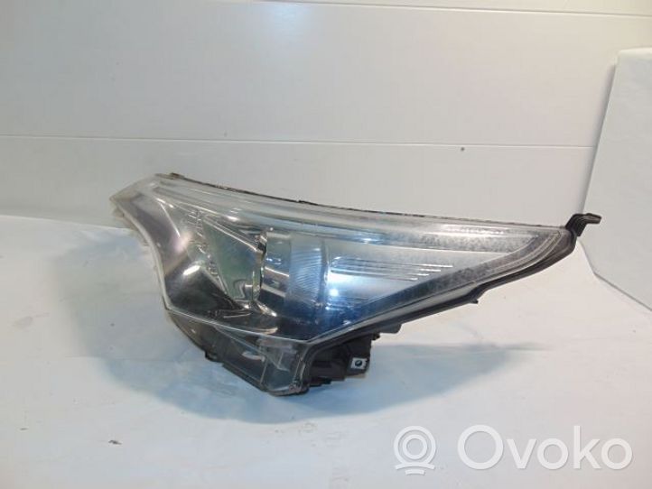 Toyota Avensis T270 Lampa przednia 8117005390