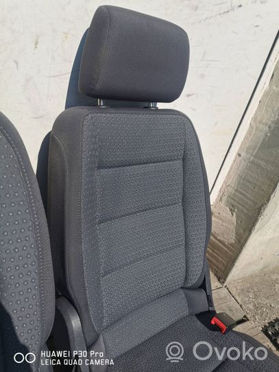 Volkswagen Touran I Second row seats 