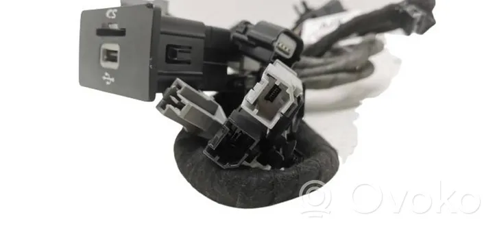 Ford Focus USB-pistokeliitin gc3t-14F014-AB
