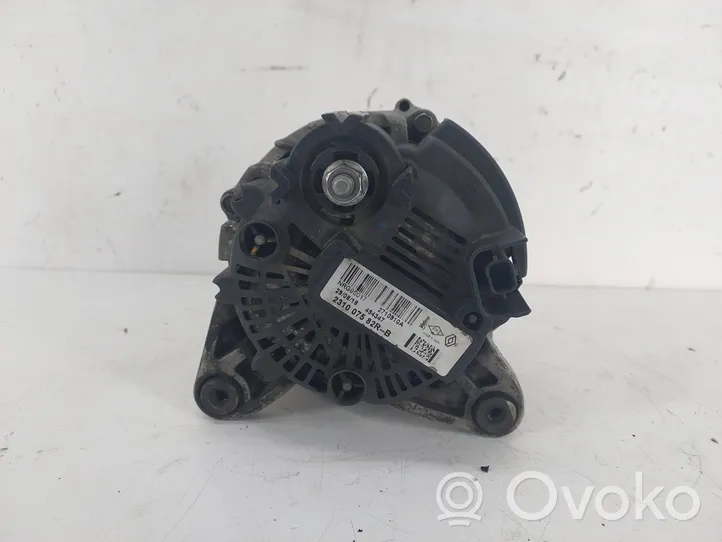 Renault Sandero II Generatore/alternatore 231007582R