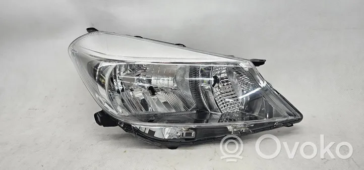 Toyota Yaris Lampa przednia 