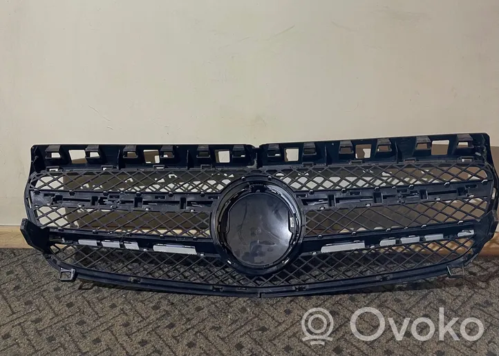 Mercedes-Benz A W176 Grille calandre supérieure de pare-chocs avant A1768880260