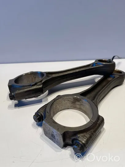 Volkswagen PASSAT B6 Connecting rod/conrod 038J