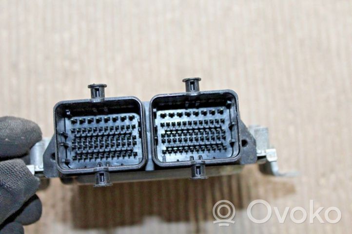 Suzuki Swift Sterownik / Moduł ECU 3392085L00