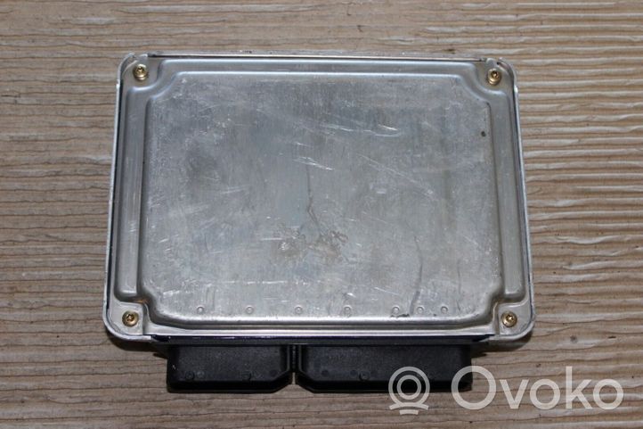 Volkswagen PASSAT B5.5 Calculateur moteur ECU 066906032AT