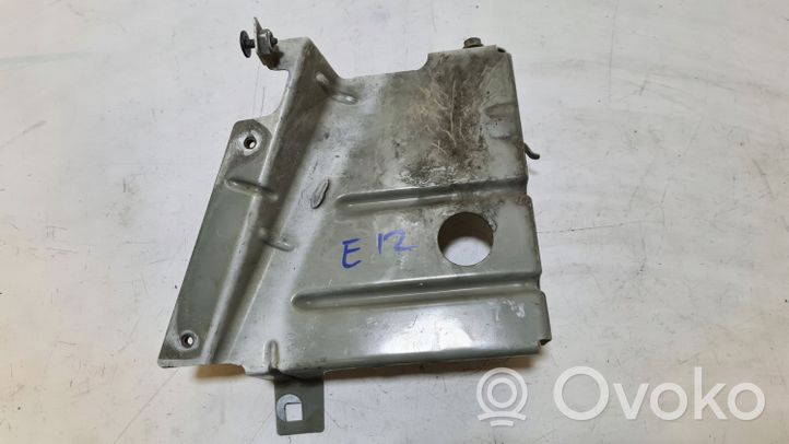 Opel Movano B Supporto di montaggio del parafango 631226296r