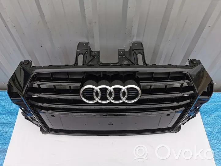 Audi Q3 F3 Griglia superiore del radiatore paraurti anteriore 8U0853653M