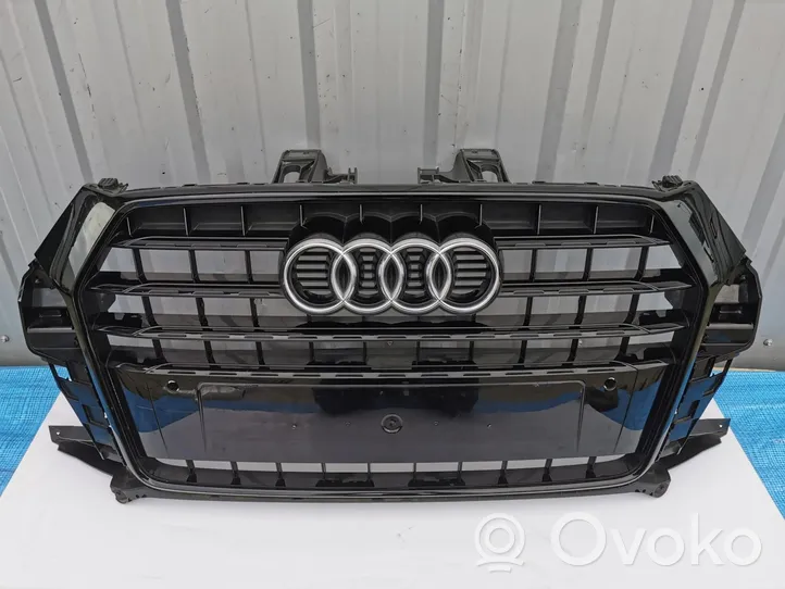 Audi Q3 F3 Griglia superiore del radiatore paraurti anteriore 8U0853653M