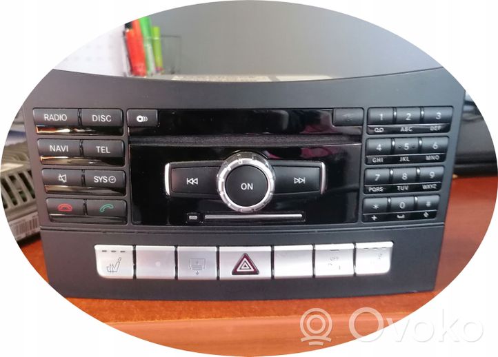 Mercedes-Benz CLS C218 X218 Panel / Radioodtwarzacz CD/DVD/GPS A2189002401