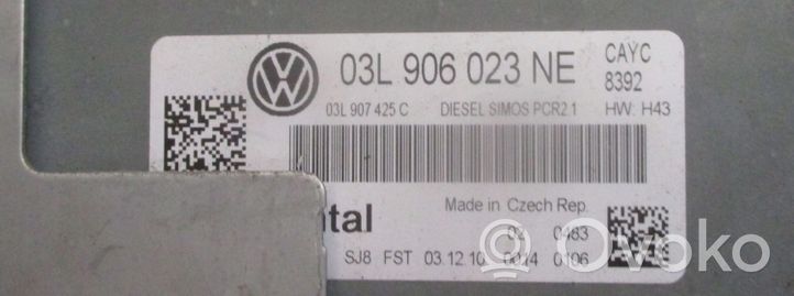 Volkswagen Touran II Calculateur moteur ECU 03L906023NE