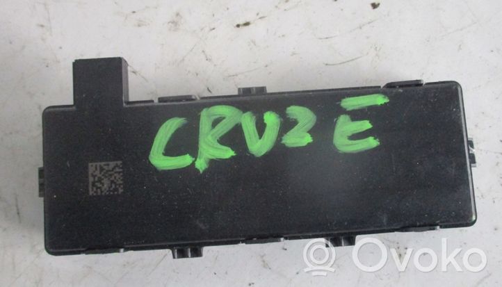Chevrolet Cruze Oven keskuslukituksen ohjausyksikön moduuli P13503204