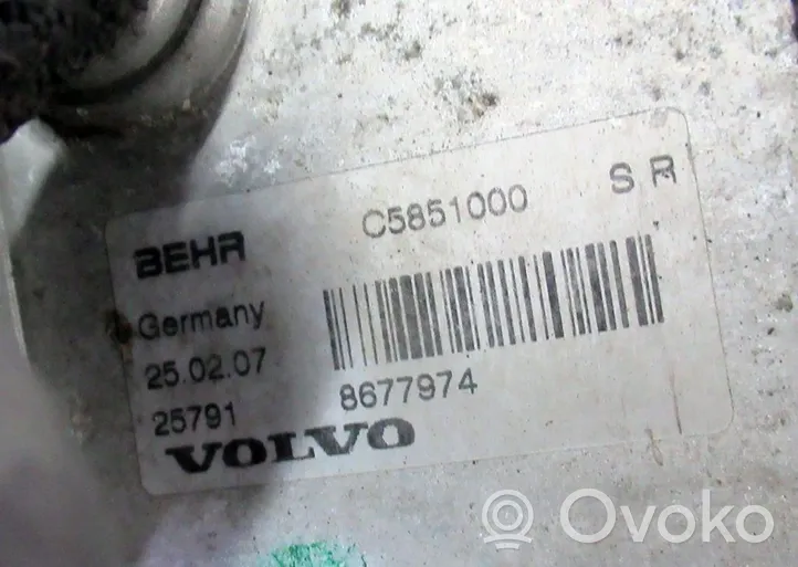 Volvo V70 Öljynsuodattimen kannake 8677974