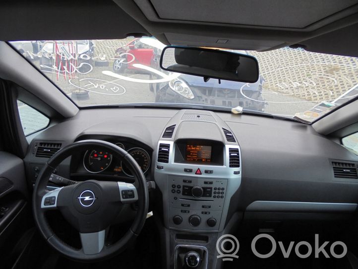 Opel Zafira B Turvatyynysarja paneelilla 