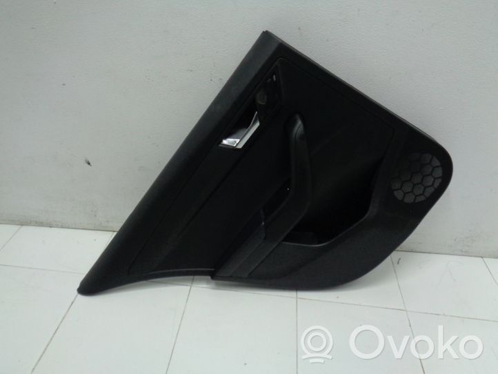 Skoda Fabia Mk3 (NJ) Rivestimento del pannello della portiera posteriore 6V6867023D