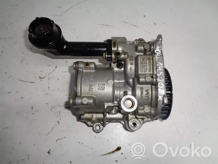 Volkswagen PASSAT B8 Oil pump 04L145208K