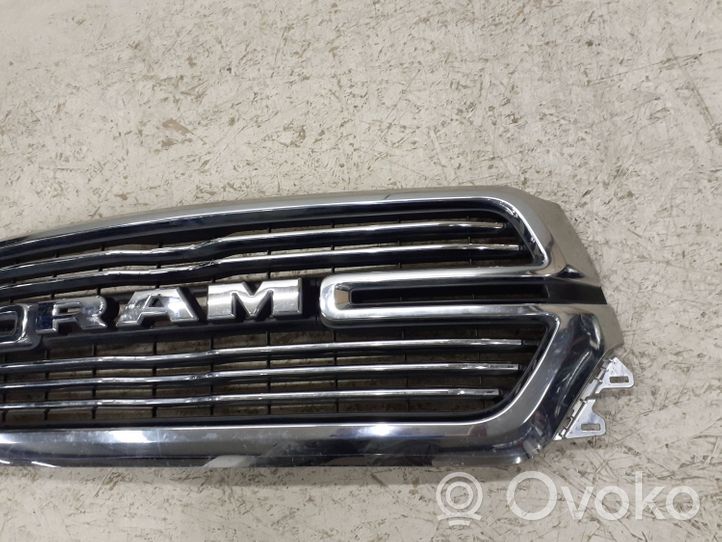 Dodge RAM Augšējais režģis AMM389736