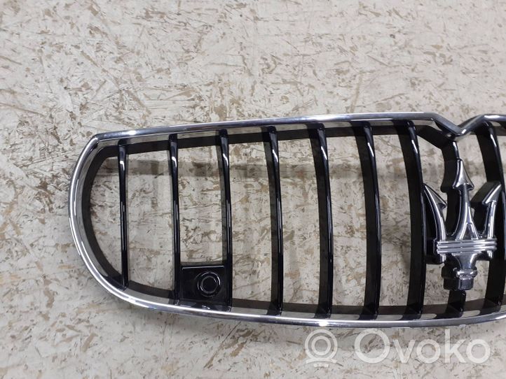 Maserati Quattroporte Grille calandre supérieure de pare-chocs avant 