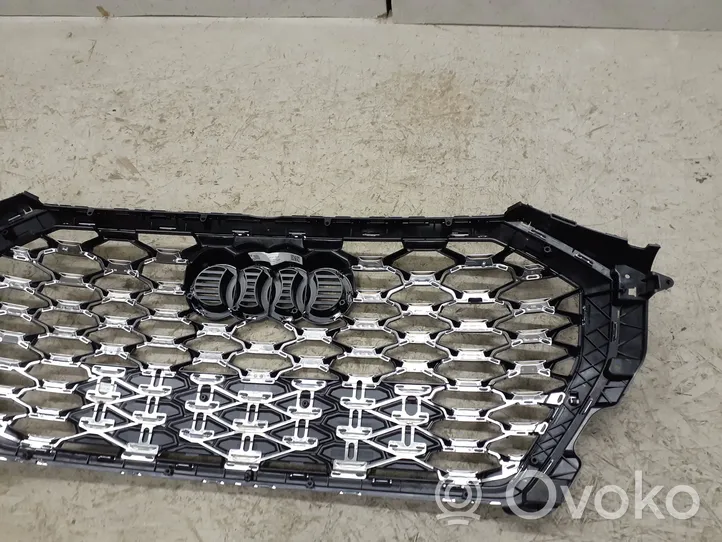 Audi Q3 F3 Maskownica / Grill / Atrapa górna chłodnicy 83F853651A