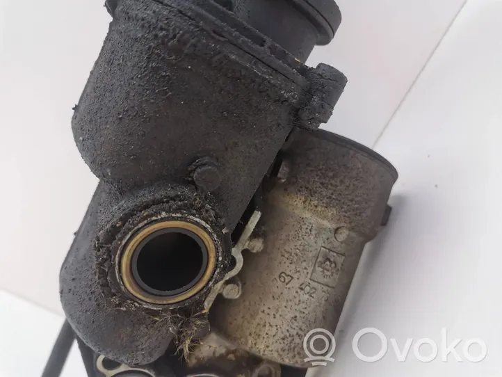 Volvo V70 Supporto di montaggio del filtro dell’olio 6740273266