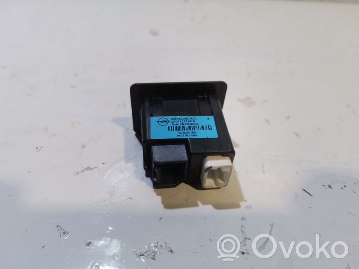 Nissan Murano Z51 Connettore plug in USB 795405022