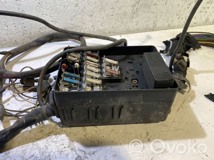 BMW 5 E28 Module de fusibles 13681982