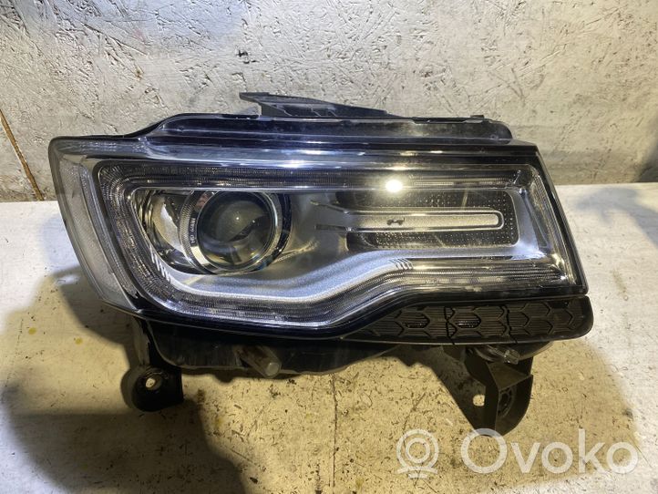 Jeep Grand Cherokee Lampa przednia M167615