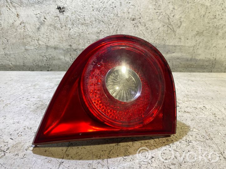 Volkswagen Golf V Lampy tylnej klapy bagażnika 1K6945093F