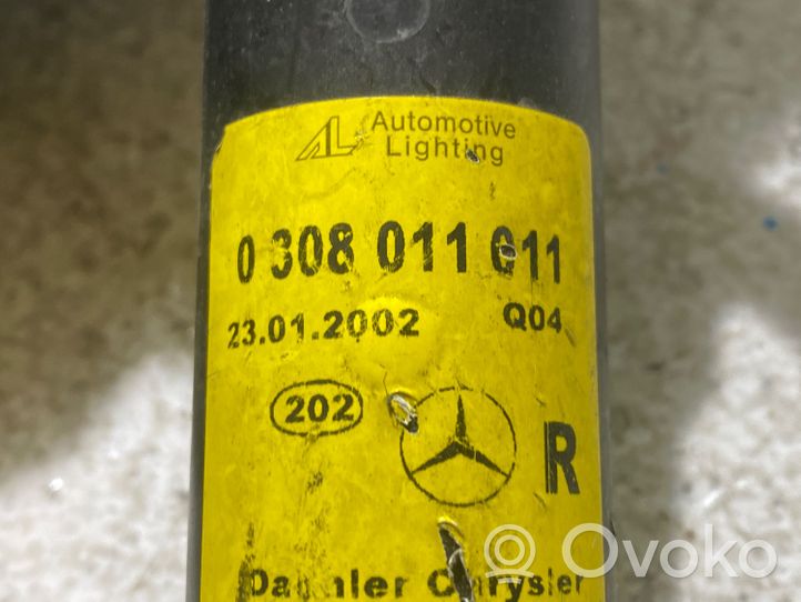 Mercedes-Benz C W203 Dysza spryskiwacza lampy przedniej 0308011011