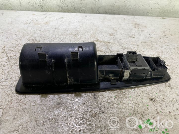 Volkswagen Polo Moldura del interruptor de la ventana de la puerta delantera 6Q1867171E