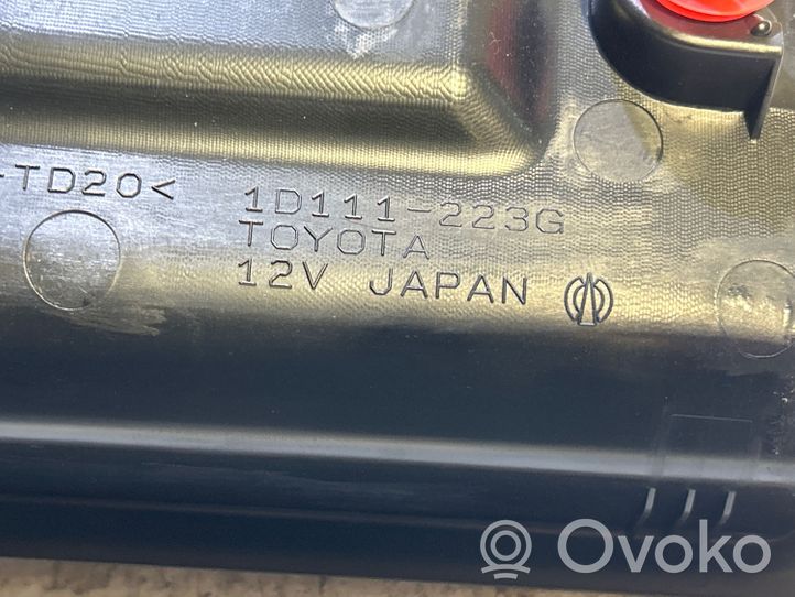 Toyota RAV 4 (XA40) Etuistuimen valo 1D111223G